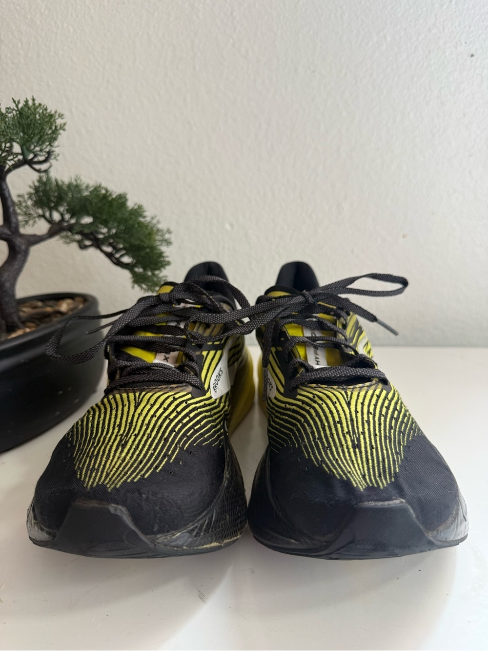 Brooks Hyperion Max men size 8.5 Running Shoe - Black & Yellow - Picture 2 of 9